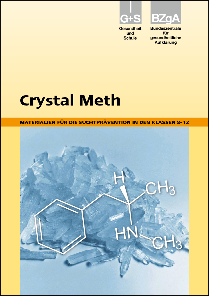 Im Hintergrund ein Foto der Substanz Crystal Meth. Im Vordergrund die chemische Formel als Grafik.
