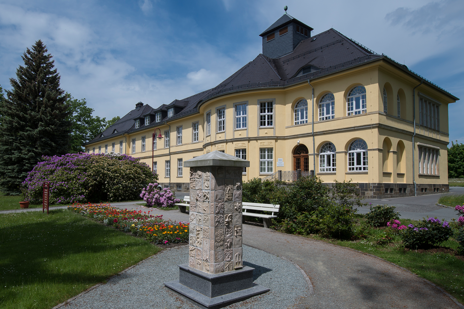 Gebäudeaufnahme des Sächsischen Krankenhauses Großschweidnitz